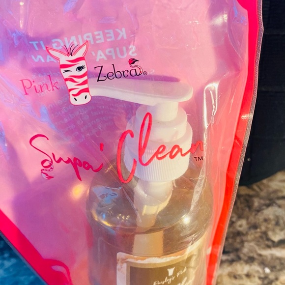 Pink Zebra handsoap - Picture 3 of 8